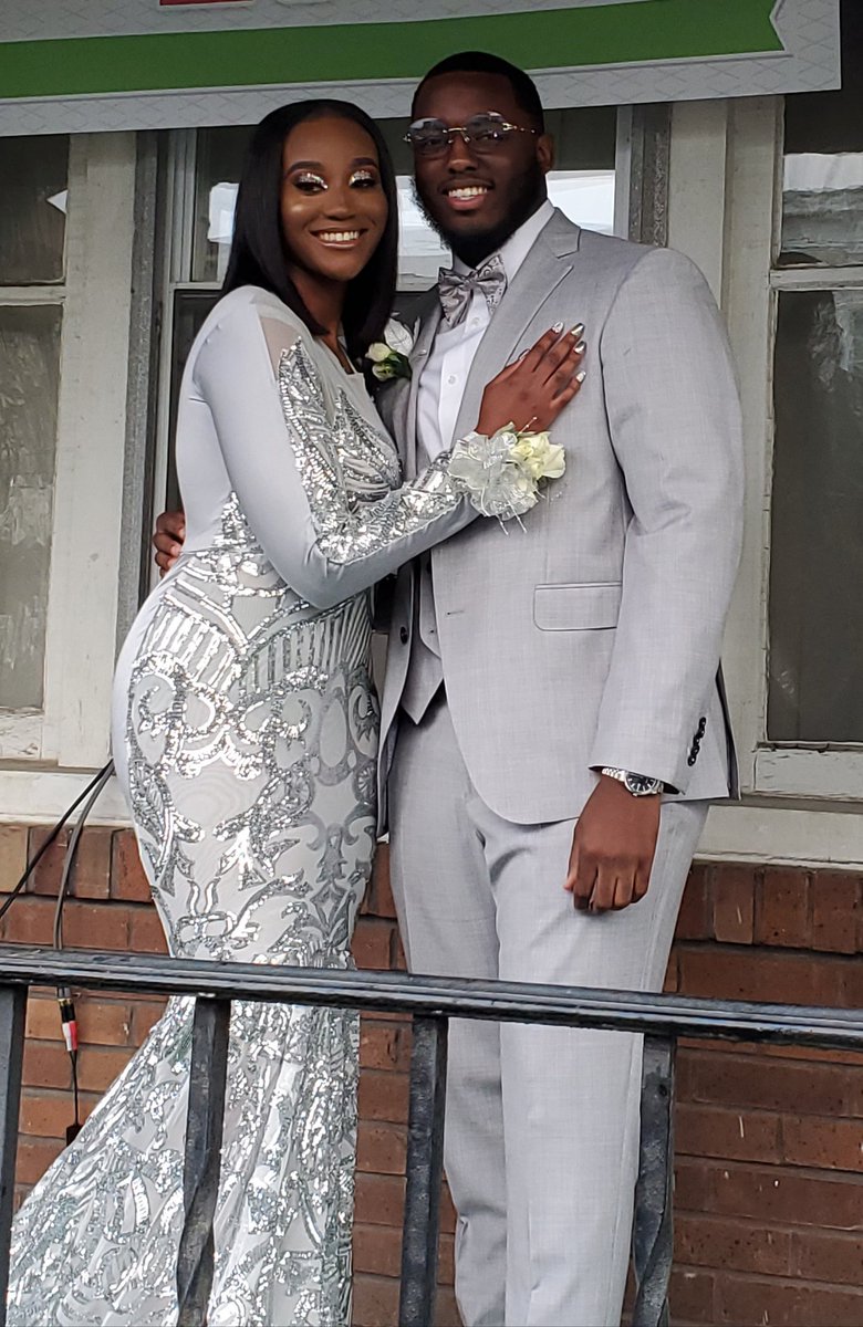 GeraldRayJr2's tweet image. My son headed to the Sr Prom📸📌