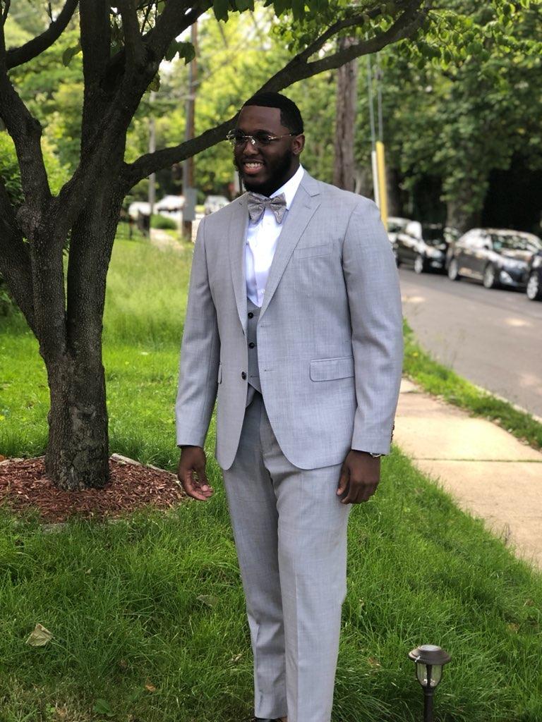 GeraldRayJr2's tweet image. My son headed to the Sr Prom📸📌