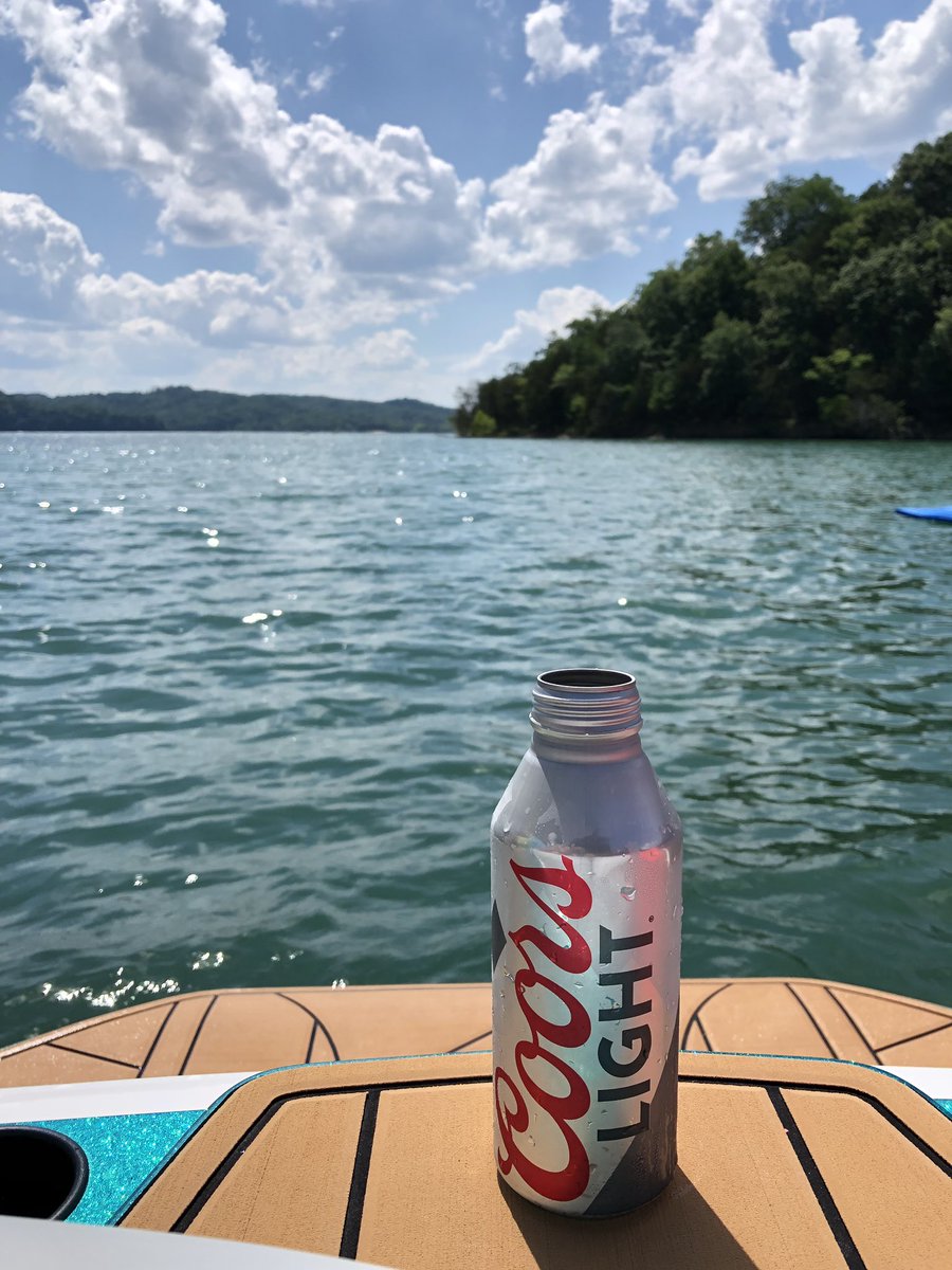 HoosierKrause's tweet photo. @jakeowen Colorado cans on the Tennessee water https://t.co/1tllmrSja4