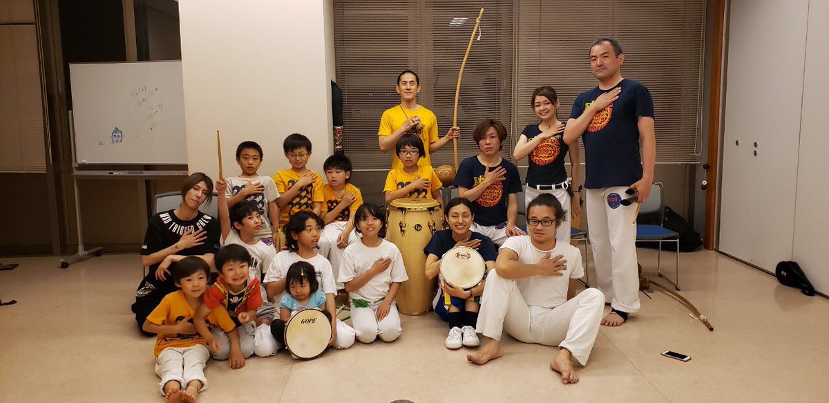 kochicapoeira's tweet photo. 昨日は子供も大人もみんなでRoda!
バチザド前にいいAxeをもらえました✨(∩´∀`∩)♡
バチザドがんばるぞ!
#CBJK #CapoeiraBatuqueJapaoKochi #土佐市メンバー #KIDS #江ノ口コミュニティセンター #Roda #Axe #来週いよいよバチザド https://t.co/sbEzOkUoZT