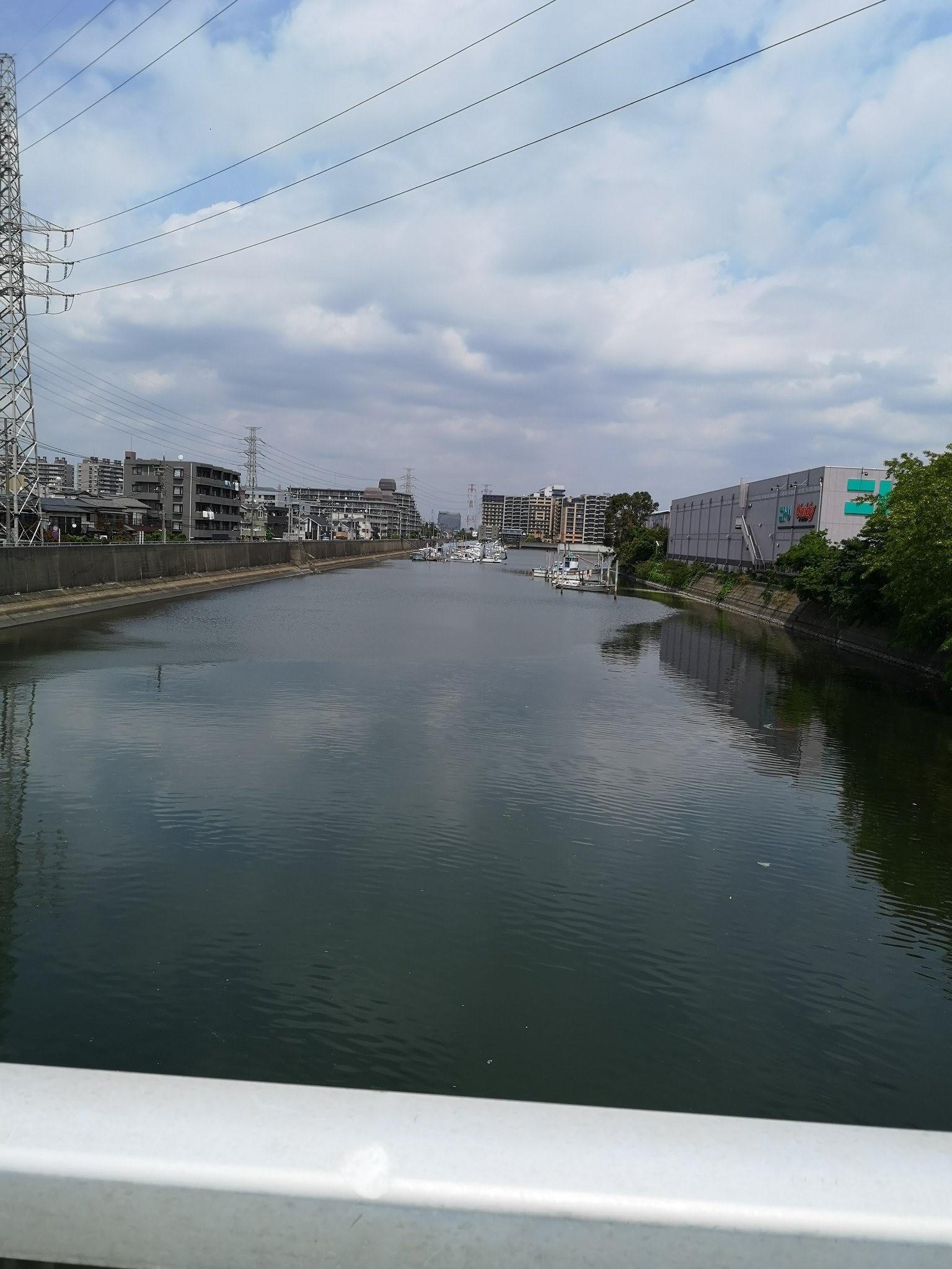 Donkor信枝 行徳 久しぶりにユニディまで行ってきました 川がきれいになったんですね 朽ちた船やゴミが一掃されていました 川沿いを使った夏のイベント希望 ユニディ 行徳 千鳥橋 川 きれい