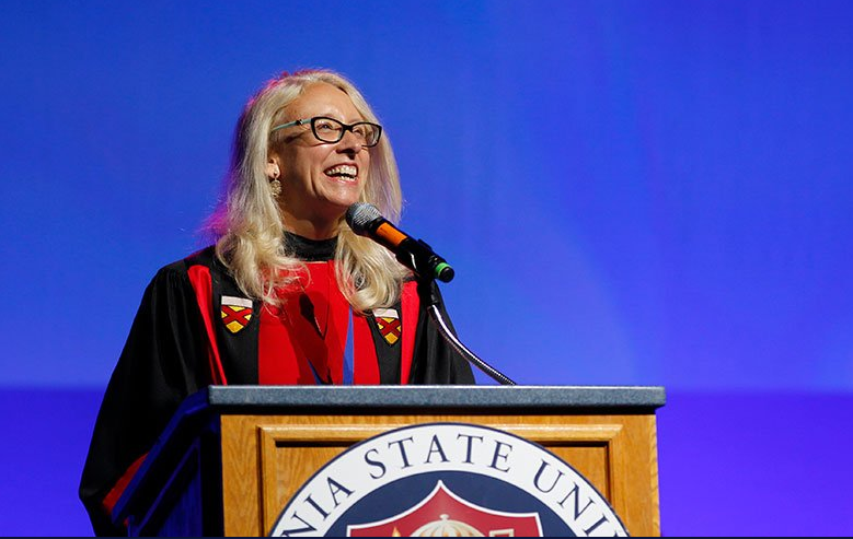 Fresno_State's tweet photo. Dr. Honora Howell Chapman, who has been with @Fresno_State since 2002 and is the current associate dean of @FresnoStateCAH, has been appointed interim dean of the College of Arts and Humanities, effective July 22. 

Read the full announcement: https://t.co/Euz7dmqgnA https://t.co/qLvQWE89FE