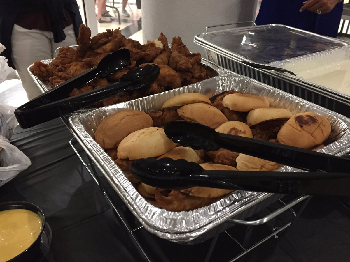 fhsproject2019's tweet photo. Thank you to @co_nashville and @Zaxbys for feeding our graduates tonight!!  #FHSPG2019 https://t.co/dvLIpX7Mar