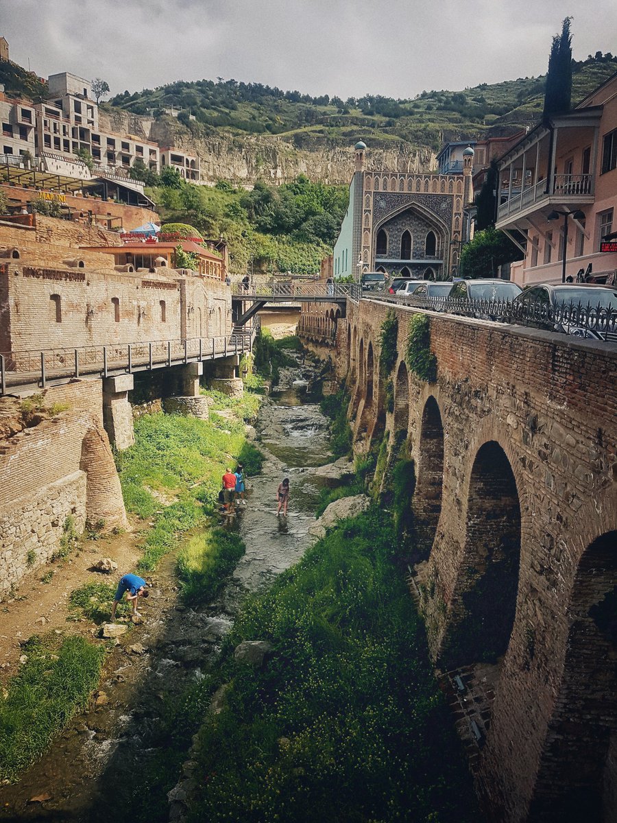 Wir sind wieder unterwegs!🌏🚶 
Unser erster Stopp: Tiflis 🇬🇪
#reisen #tiflis #georgien