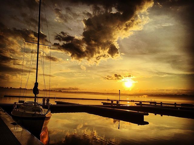 BradPipe's tweet photo. #sailboat #sunset #hamont #westharbour https://t.co/M6KMBhTi5s https://t.co/yQGykY3rLg