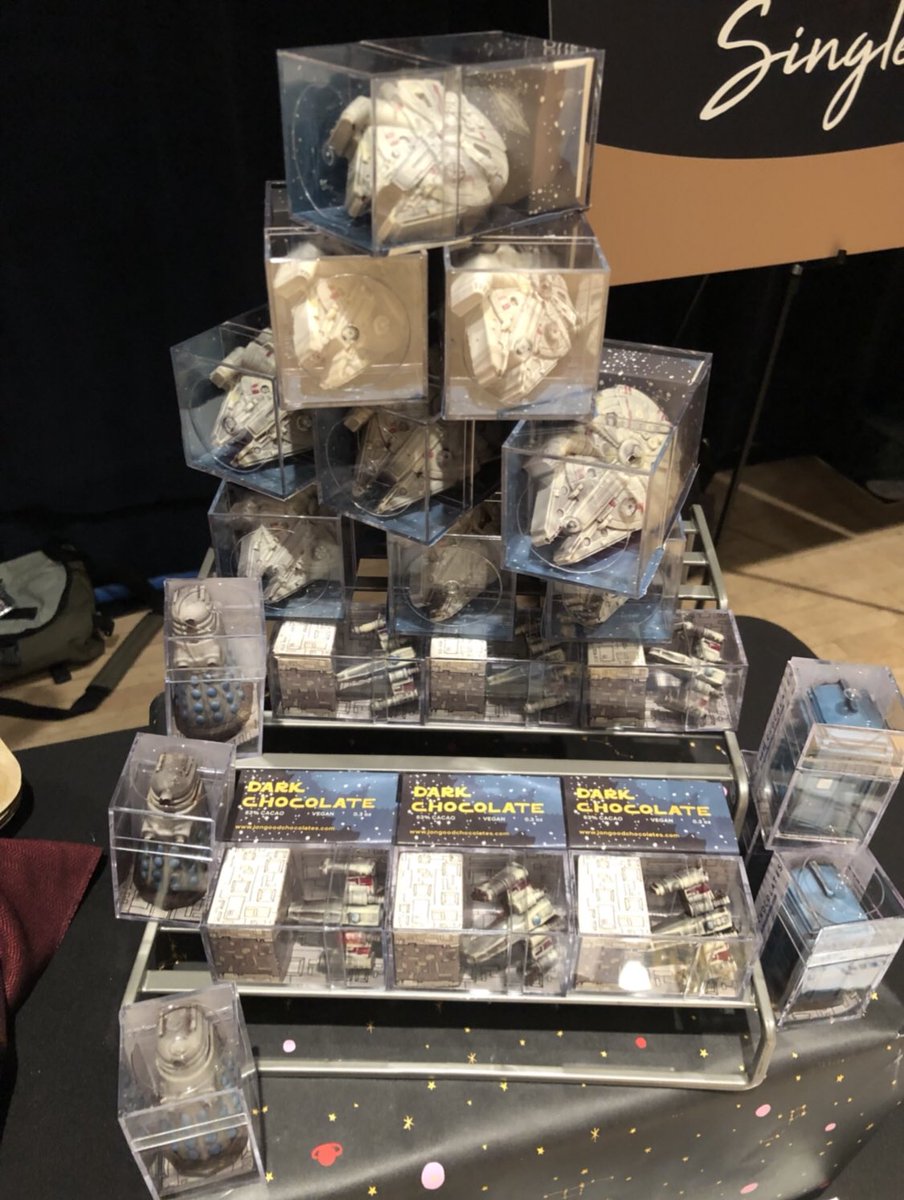 dessertpromag's tweet photo. #SpaceChocolate! And #TimeChocolate!! @jongoodchocolat at the #ChocolateFest @92Y #chocolate @starwars #StarWars #millenniumfalcon #dalek #tardis @drwho @chocolat97032 https://t.co/LtVHvXKHpE