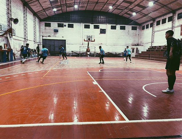 CBRFutsal's tweet photo. #FECHA3 🏆3️⃣ Se jugó, se dejó todo y no se pudo.
•
•
Sub 20 empató 3 - 3 y Primera deja un 3 - 4 en Rocha.
•
•
#VamosBanco #HastaElÚltimoEsfuerzo 💪🏻 https://t.co/Ids4KuO69t https://t.co/DNp4WU7Sg1