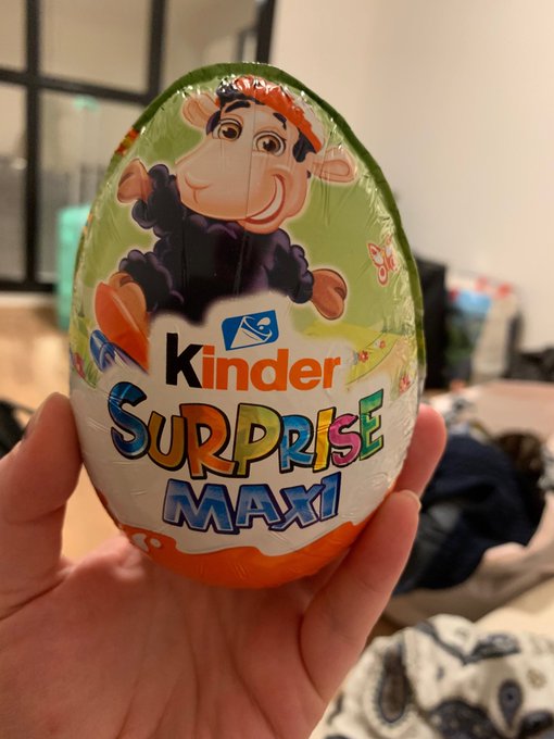 Giant kinder egg!! https://t.co/9FxxCuf8lS