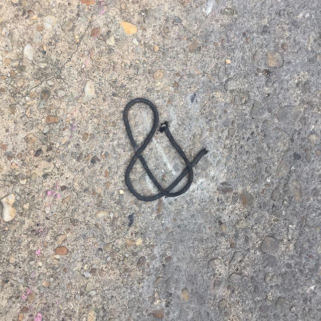 posttypography's tweet photo. Found ampersand (Thanks to @_sarahtemplin for spotting) #foundtypography #foundampersand #baltimoretype https://t.co/h1fLoWn0r8 https://t.co/aVi8YzIfcL
