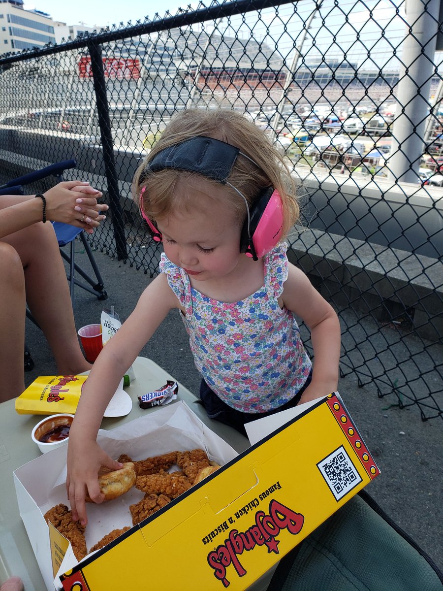chadthomas5581's tweet photo. The kid loves @Bojangles1977 https://t.co/9xTjVbLMhI