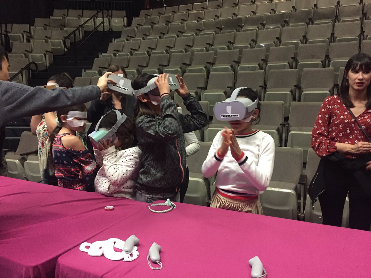 growtogether_LA's tweet photo. Inspiring Future VR Storytellers with @TecnoLatinx #remixreality and #sparkar at #vivalamujer! https://t.co/YVgWHWQDaW