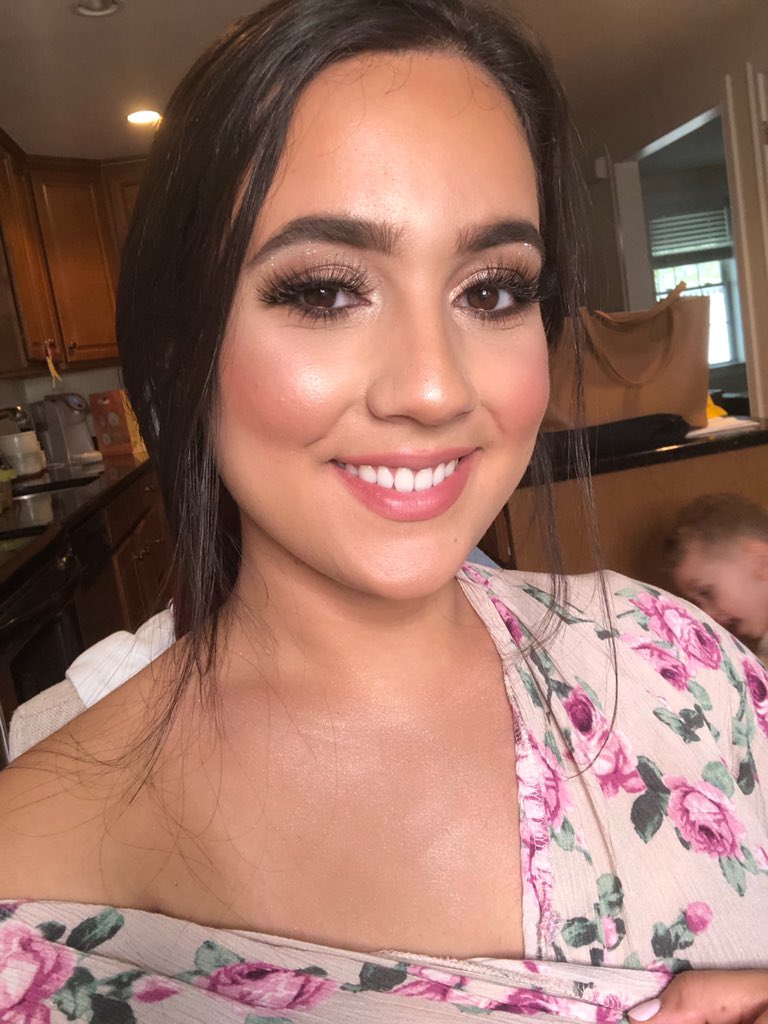 raphaella_o's tweet photo. @Jaclynhill what nude lipstick from your collection should I get?!? https://t.co/3VZMZF6mNO