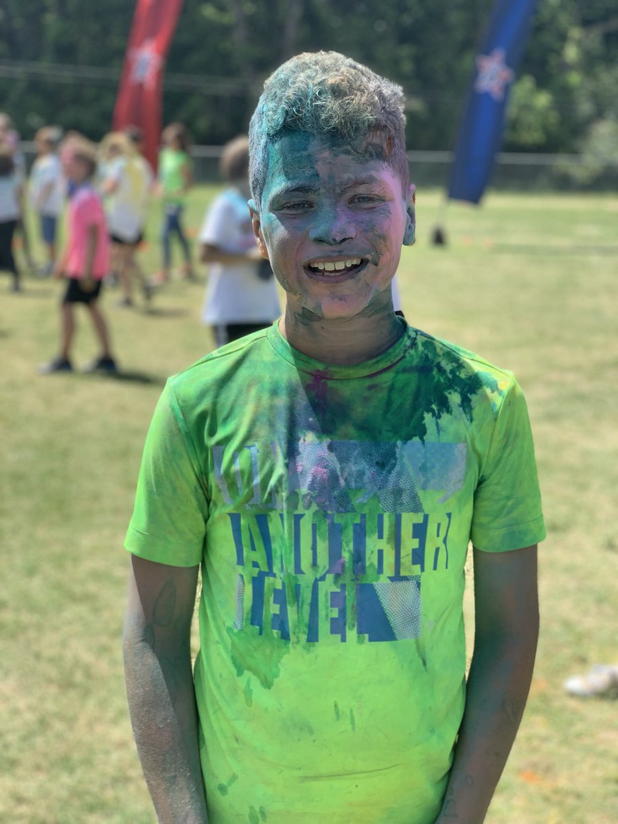 Cfisd_svance's tweet photo. Color Run Fun! #HESKindMinds https://t.co/PaMS59IFrk