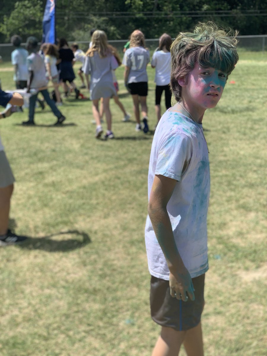 Cfisd_svance's tweet photo. Color Run Fun! #HESKindMinds https://t.co/PaMS59IFrk