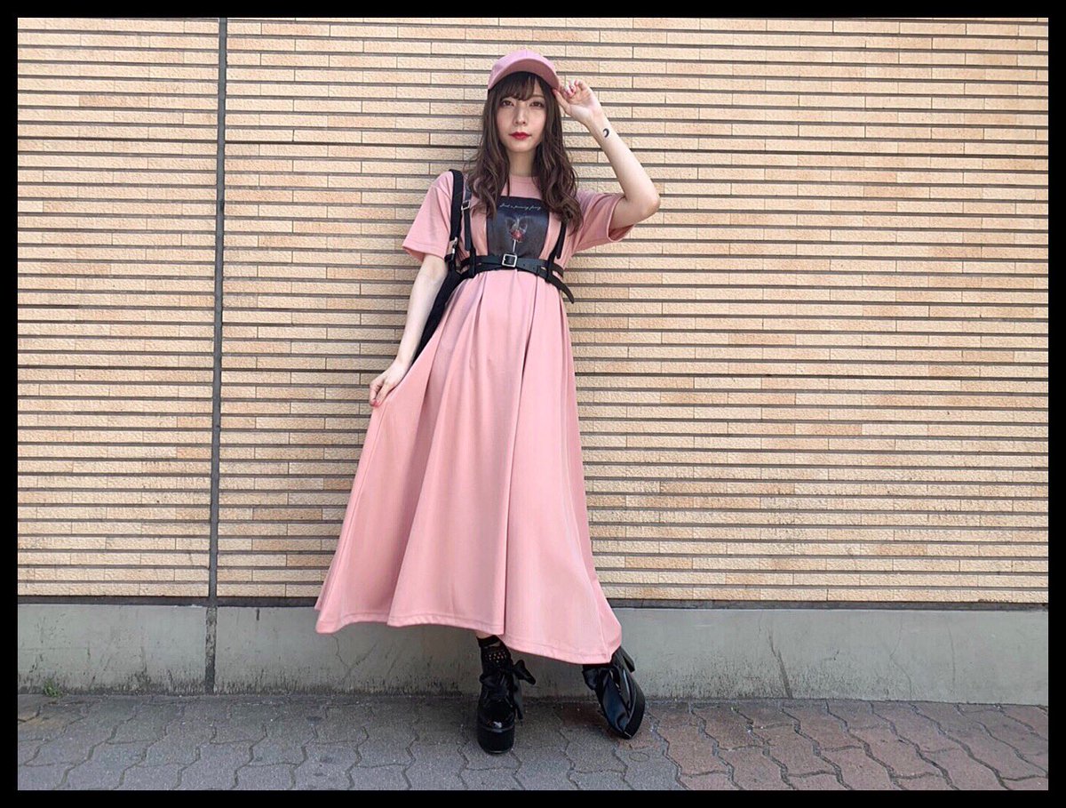 Eatme Pa Twitter Shop Info スタッフオススメコーデのご紹介 スモークローズグラフィックワンピース クロスハーネス グラフィックトートバッグ Backロゴリボンキャップ レースアップサボ 小物で毒っぽさをプラスして Eatmeらしいpinkコーデに