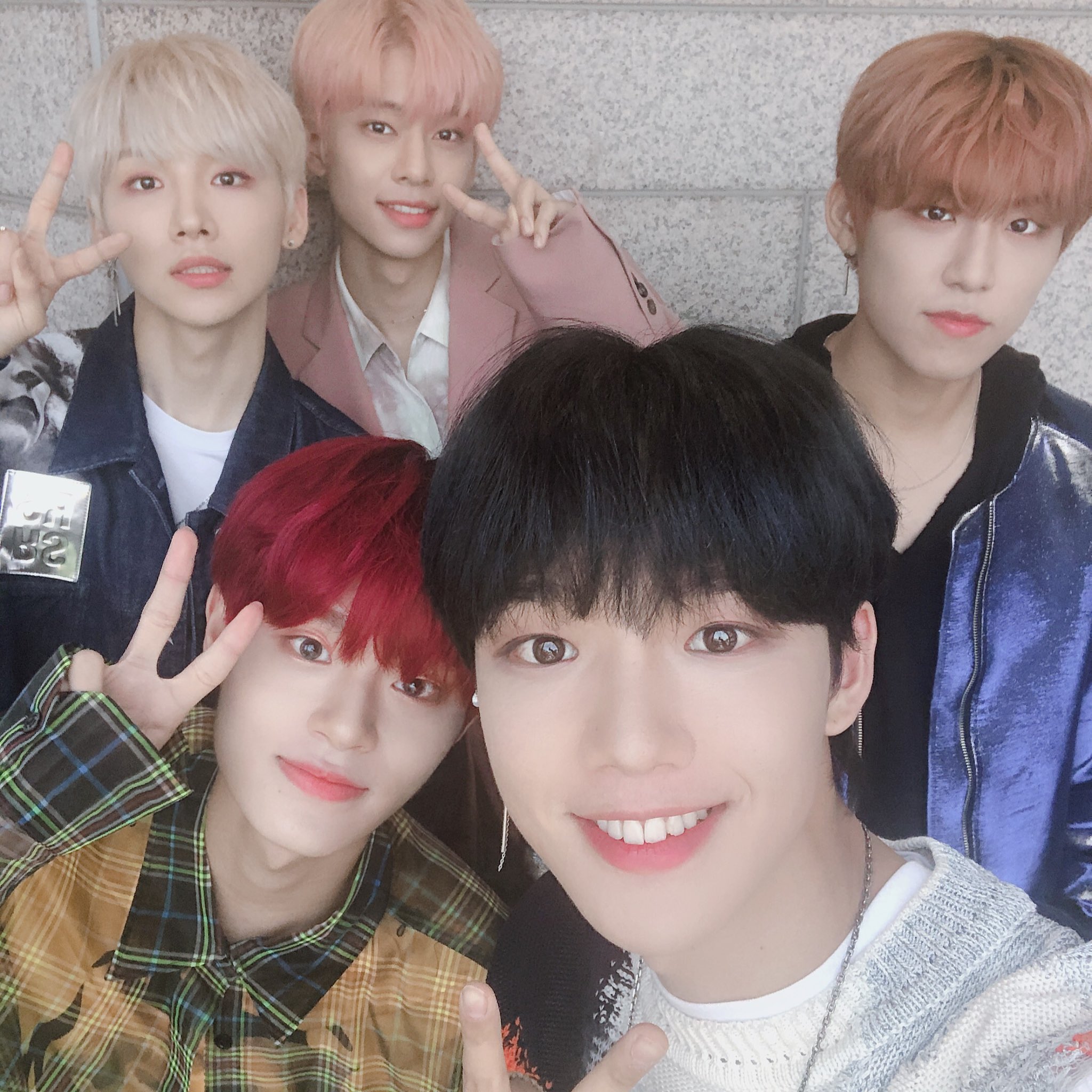 SBS KPOP PLAY on Twitter "😍 에비뉴 다드루와 😍 SBS KPOP PLAY 출첵LIVE !!!! AB6IX