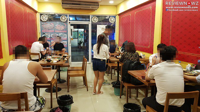 do_is_ontheway's tweet photo. แถวห้วยขวางบนถนนประชาราษฏร์บำเพ็ญ
ถือเป็นดงร้านอาหารจีนอีกแห่งนึงของกรุงเทพ
มื้อนี้จะพาไปแซ่บจนลิ้นชากันที่ร้าน 富华

https://t.co/twStZ3dQqv

#FuHwa #บอกกัน #BokKan #AllStyleThaiBloggers #13yearsreview #reviewnowz https://t.co/5K1msn0PX4