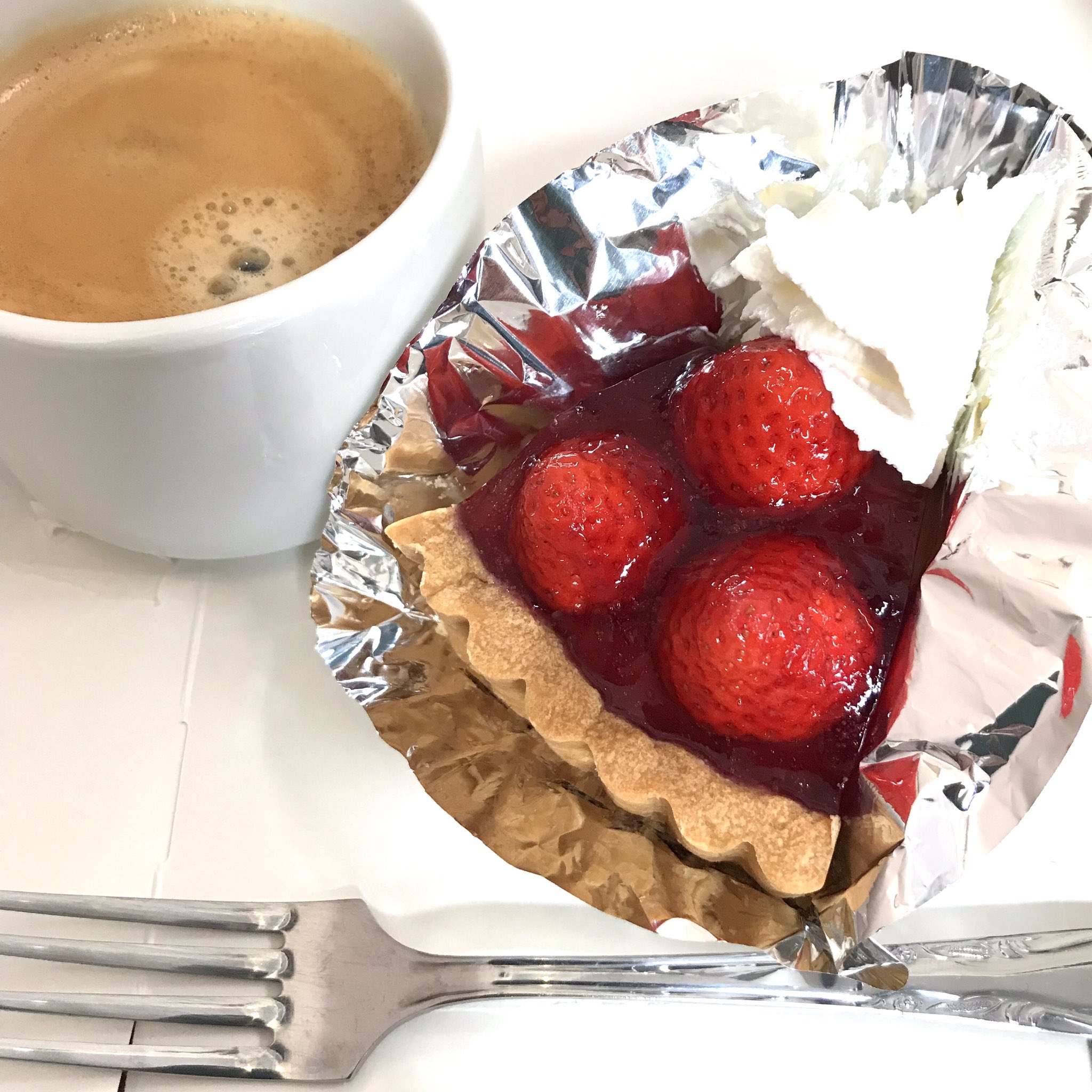 乙まみこ ラフィンムーン 千花 のケーキの話をしていたら もうお口がすっかり千花 思わずタルトを買いに千花へ 季節のタルトは苺でした 美味しい ٩ ᐛ و 一宮市 ケーキ屋さん T Co Dgv52ltxrf Twitter