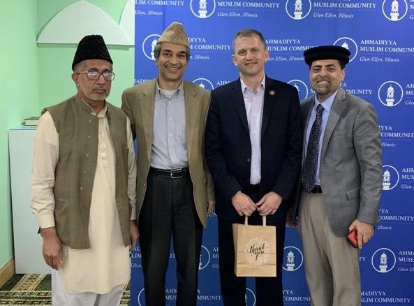 iftyahmadMD's tweet photo. Thank you to @RepCasten for attending our Iftar at Masjid Baetul Jaamay in Glen Ellyn, IL during this blessed month of #Ramadan. We appreciate his continued support of @AhmadiyyaUSA #OpenMosque https://t.co/GeSvGEvjtt