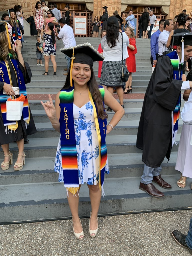 pattycandle04's tweet image. @vikki_cruz3 #UTGRAD19 #CNSGrad @1stGenLonghorns #LonghornGrad