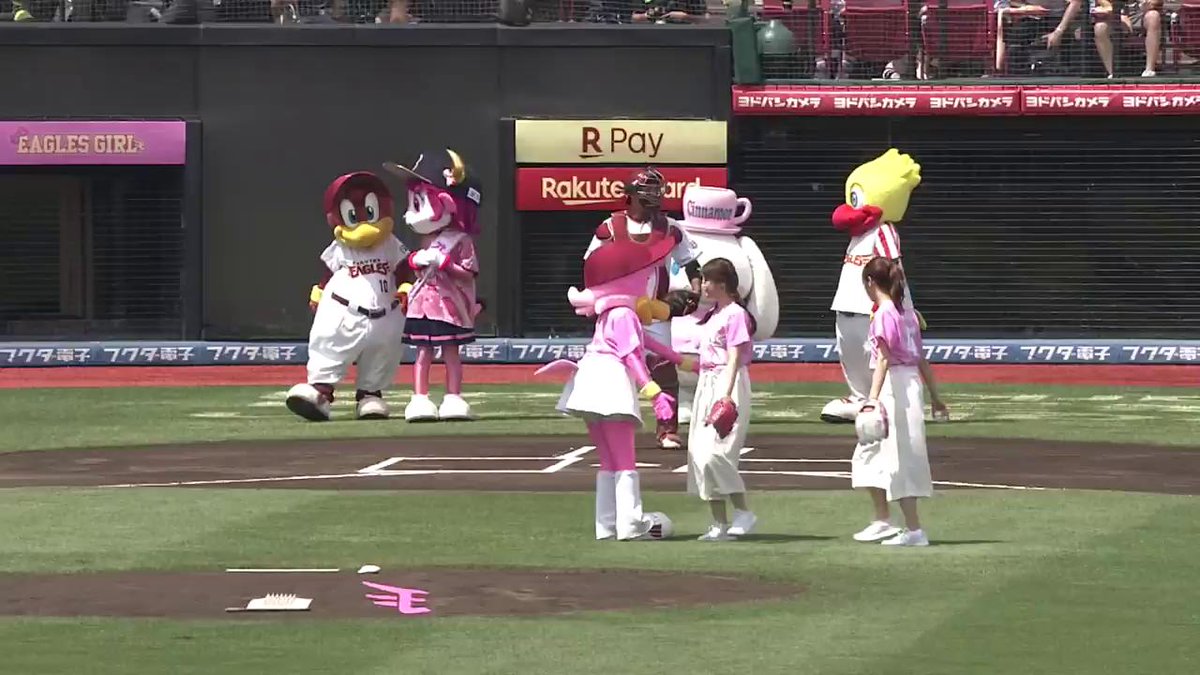 東北楽天ゴールデンイーグルス 今日の始球式は イーグルスガール イメージキャラクターの 欅坂46 石森虹花 さん 守屋茜 さんでした 二人同時に投球 ナイスボールでした Rakuteneagles
