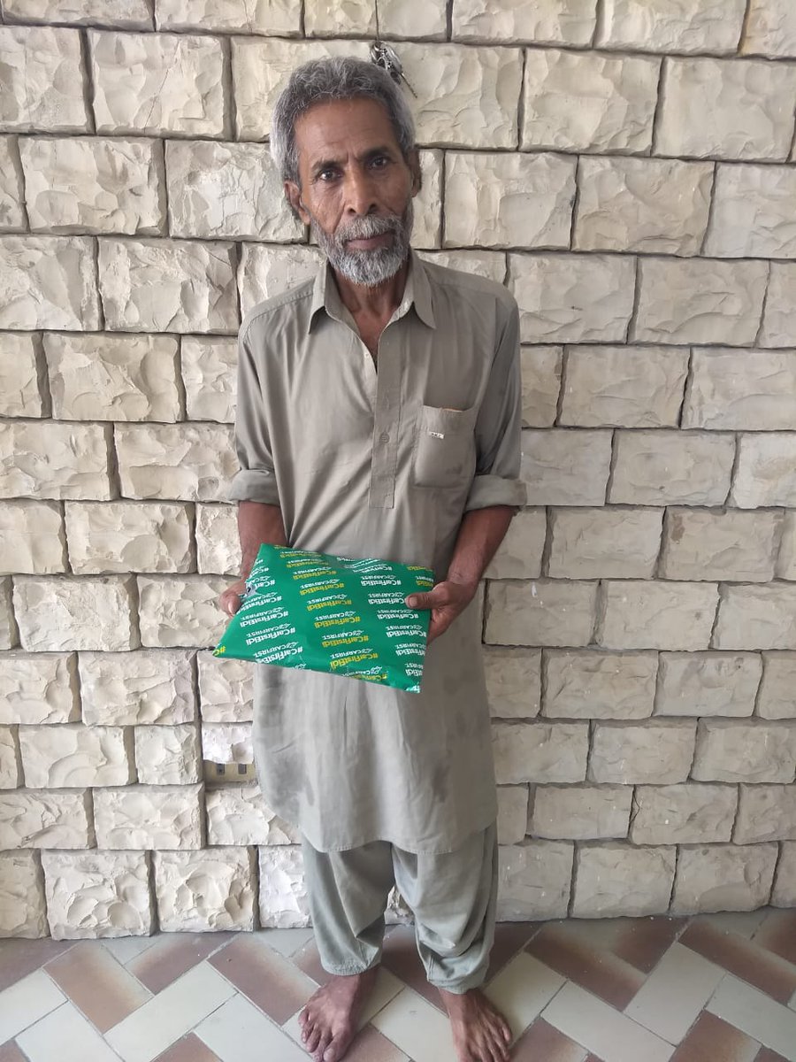 aliakberhabib's tweet image. Age doesn't matter when it comes to getting new clothes for Eid. Play your part this Eid and distribute some #ChotiChotiKhushyan
#CarFirst #CarFirstEidi