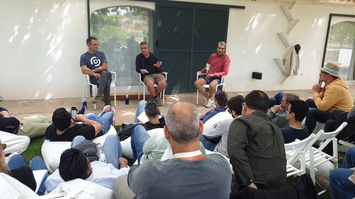 decelera_com's tweet photo. 1. #People
2. #Product
3. #Innovation
4. #Internacionalization 

The 4 key points of Manel Adell, ex CEO of @Desigual_ES and founding partner of @decelera_com. #deceleramenorca19 @MarcosMartin07 https://t.co/K1lkXdHtq8