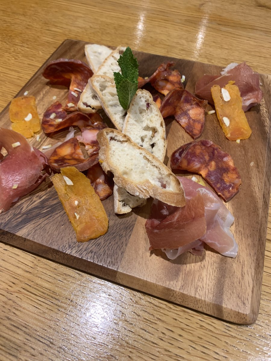 If you are just looking for a small bite why not come on down and get the selection of cold meat platter with Cantabrian rustic bread. 

Only £6.75
.
#arcasastirling #stirling #tapas #restaurant #spanish #centralscotland #visitscotland #scotland #food #cuisine #arcasa #paella