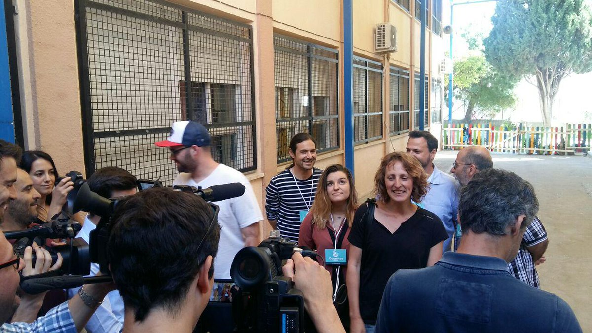 Nuestra compañera y alcaldable Ángeles González, Kika, acaba de ejercer su derecho al voto, con una sonrisa en el rostro, después de unos días agotadores. #26M #Elecciones26M