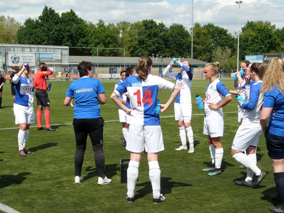 K_Koopmans's tweet photo. Seizoen 2018/2019 zit er op! In de competitie 22 wedstrijden gespeeld met 20 gewonnen wedstrijden en 2 gelijkspellen. Daarmee hebben wij een PUNTENRECORD😍 #62puntenindetopklasse #seizoenomniettevergeten #kampioenen #dtsedevrouwen #kampioen #dtsede #ede #topklasse #KNVB https://t.co/3OFVx2aMC3