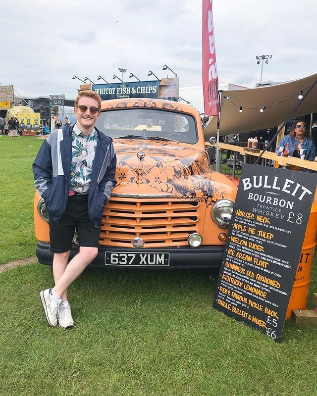 daverosk's tweet photo. Ginger man posing with a ginger car. @nbhdweekender has been sick so far, I’m honestly the most impressed by how BANGING the veggie chicken and chips I had was lmao. Catch my review of the weekend this week 🎵 .
.
.
.
.
.
.
#menstyle #mensstyle #mensf… https://t.co/554WGSOMFf https://t.co/Kq47Ls4lFC