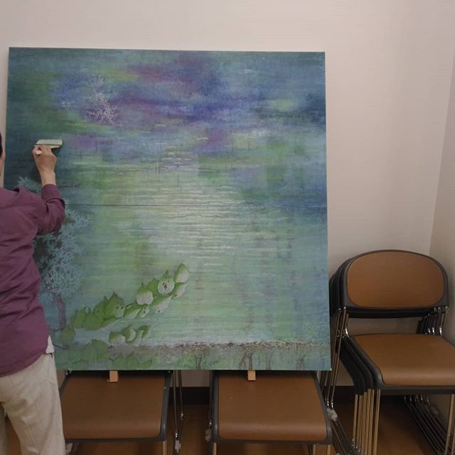 yoichiaraki's tweet photo. 日本画教室 / Japanese Painting class / японской живописи

制作風景/ Painting
 https://t.co/12TbVxK5Qf https://t.co/dGaOxRhRQl