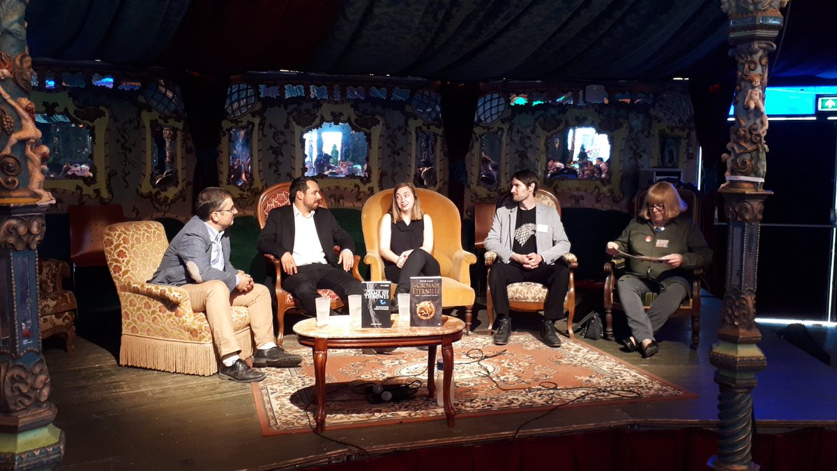 gardedenuit's tweet photo. Des gros bisous à @KevinElarbi pour son podcast #makingofthrones, chez qui quasiment tous les intervenants de cette table ronde sont passés ! 😘
Des bisous de tout le monde, et de toute la Garde de Nuit https://t.co/ji3zc5vaDI