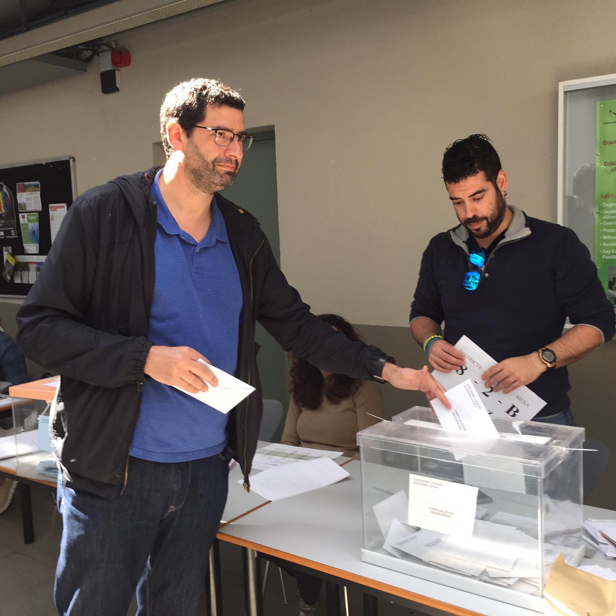 PrimariesLleida's tweet photo. El nostre alcaldable, @JordiVPou, ja ha votat.

No us quedeu a casa! https://t.co/wwwouI42pw https://t.co/Z5aUQiNtbK