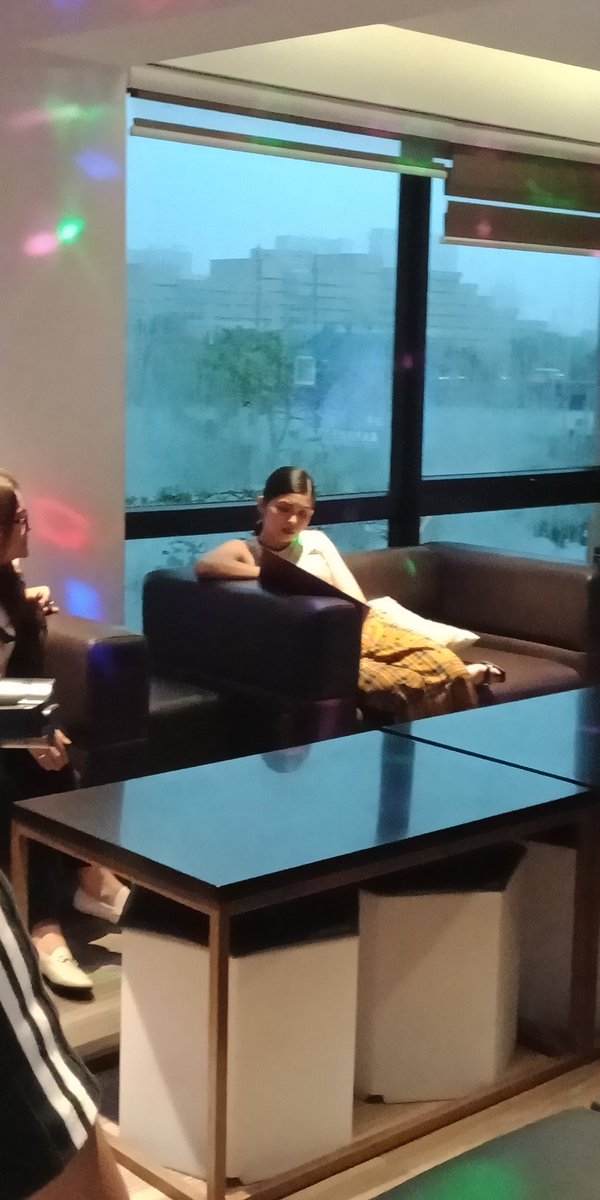 moiralouise2's tweet photo. Waaaahhh! Shet 😍
Gulat ako nung dumating ka @mainedcm Nag papic ako kay nanay and tatay dub hahahaha bgla ka sumulpot shet! 😭 bat kada makikita kita lalo kmaganda 😍

#MaineMendoza 
#GoldenGirlMaineAt24 https://t.co/swIht4jEKd