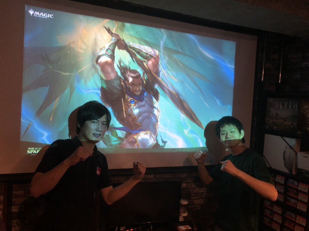 本日のスタンダードショーダウン3-0のミズキさん(左)、あざといさん(右)おめでとうございます!
最終のエキシビションマッチは、昨日のPWウィークエンドでも優勝したあざといさんが勝利しました!二冠おめでとうございます!
#mtg #スタンダードショーダウン
#TCGBAR #GAMEBARLOTUS