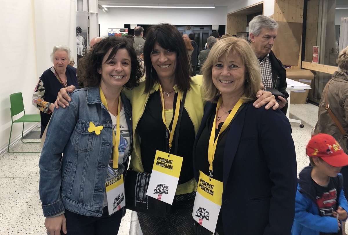 pilarcalvo13's tweet photo. Equipàs d’apoderades! 🎗💪🏻#perEuropa #perBCN https://t.co/zQXr9v6YRY