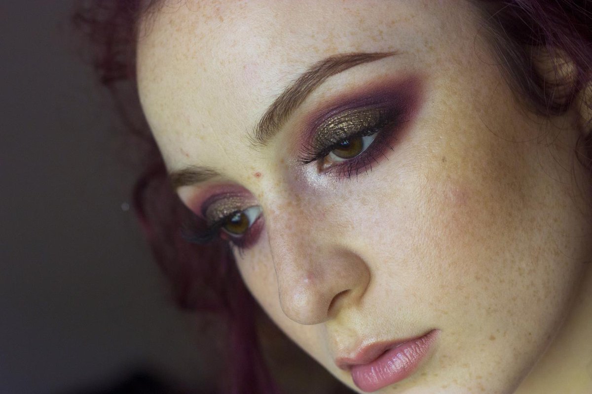 RachelReedX's tweet photo. "I don't really #love MUG #Utopia, but I DO really like it like this with red and #purple!" #makeup https://t.co/PGDIAoq8v7