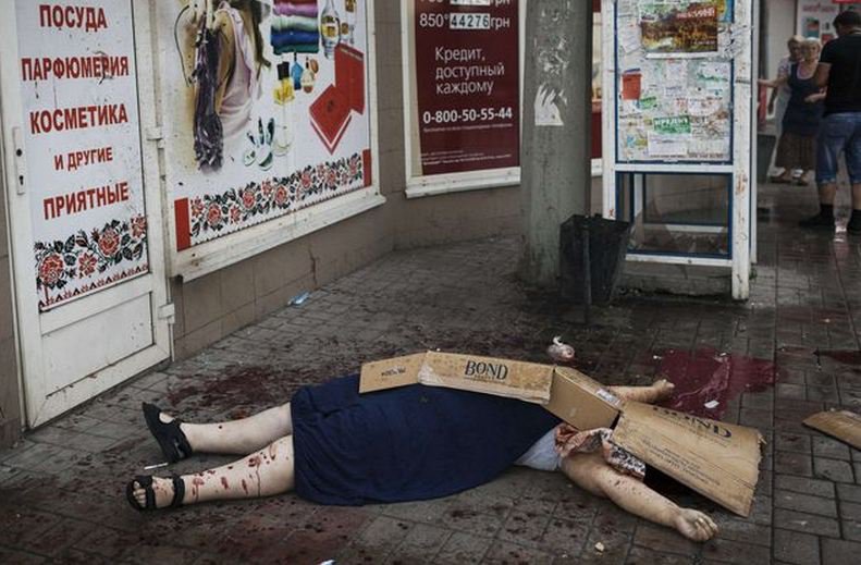 ukrconmemorial's tweet image. 18+

26.05.2014

18-years old Vladislav Kravchenko was killed on his workplace in Donetsk presumably from shells. An unidentified woman was also killed nearby. 

#Donetsk #Donbass #Donbas #Ukraine #Russia #DPR #war #victims