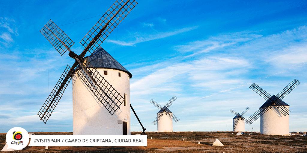 "El que lee mucho y anda mucho, ve mucho y sabe mucho".  ¡A nosotros nos encantaría andar tanto como anduvo Don Quijote por tierras manchegas y sus alrededores para saber tanto como él! 
#VisitSpain #CastillaLaMancha #SpainExperience <a href="/turismoclm/">Turismo CLM</a>