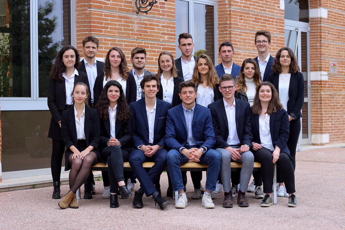 Déjà 15 jours que notre nouvelle équipe est en place pour reprendre les rennes de notre association ! Un mandat 2019 qui s’annonce riche et passionnant avec en ligne de mire, la marque #JuniorEntreprise !! #WeAreJE #purpanais