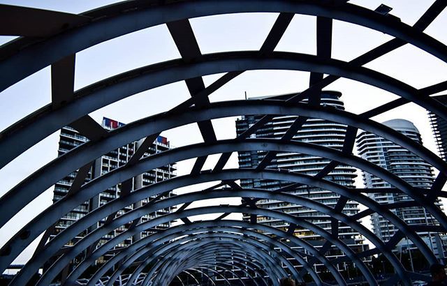 berke__bat's tweet photo. 🕸️🕸️🕸️
•
been a fat minute
•
#melbourne #urban #skyscrapers #blue #cooltones #cool #city #trappingtones #theworldgrammers #australia #bridge #metal #art #architecture #web https://t.co/AIDgGZxi42