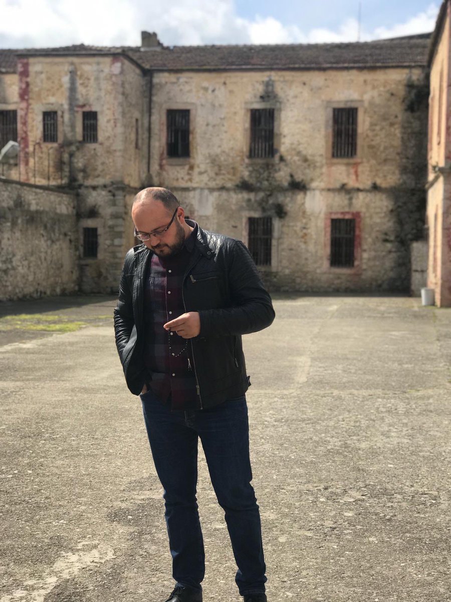 çakalların hukmü KURT ayaga kalkana kadardır .