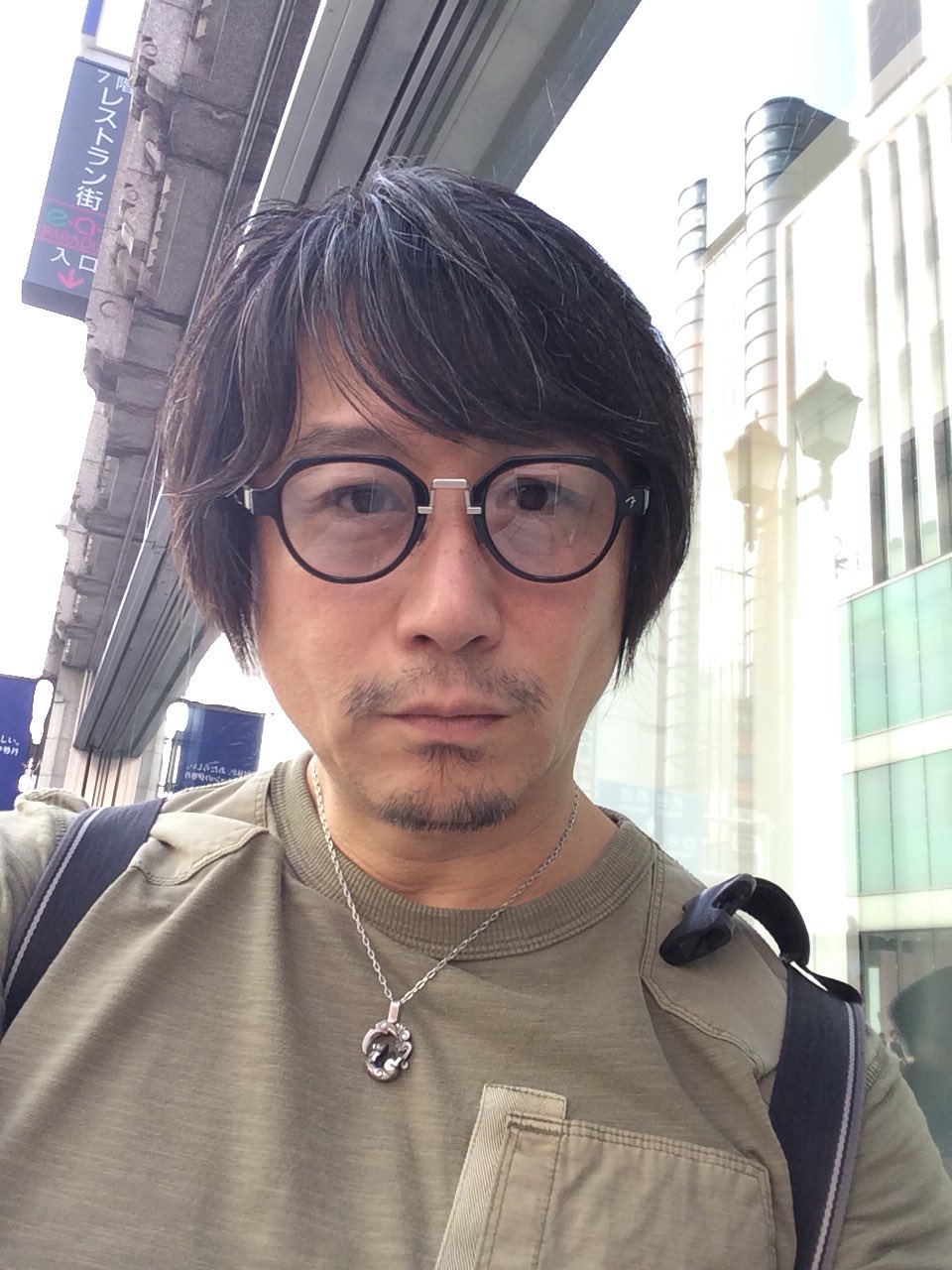 Uzivatel 東地宏樹 Na Twitteru 53歳になりました おじさん たくさんのお祝いのお言葉 恐縮です 今年は あらゆるゴミのこと考えながら生きようと決めました これからもいろいろ頑張りますので 何卒宜しくお願います