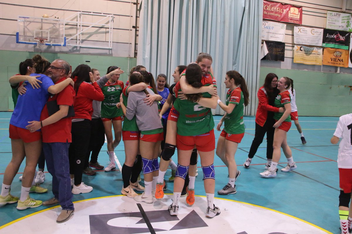 HSantQuirze's tweet photo. Bon dia, després de la victòria d'ahir, a continuació us deixem l'enllaç per veure el partit HISTÒRIC d'avui. 

Diumenge 26 de Maig
13:30h (14:30h hora peninsular) Salud Tenerife-Handbol Sant Quirze

https://t.co/weWvnzK50S

Ànims noies últim esforç, ho farem #haymovida https://t.co/KFJ5ENsjCc