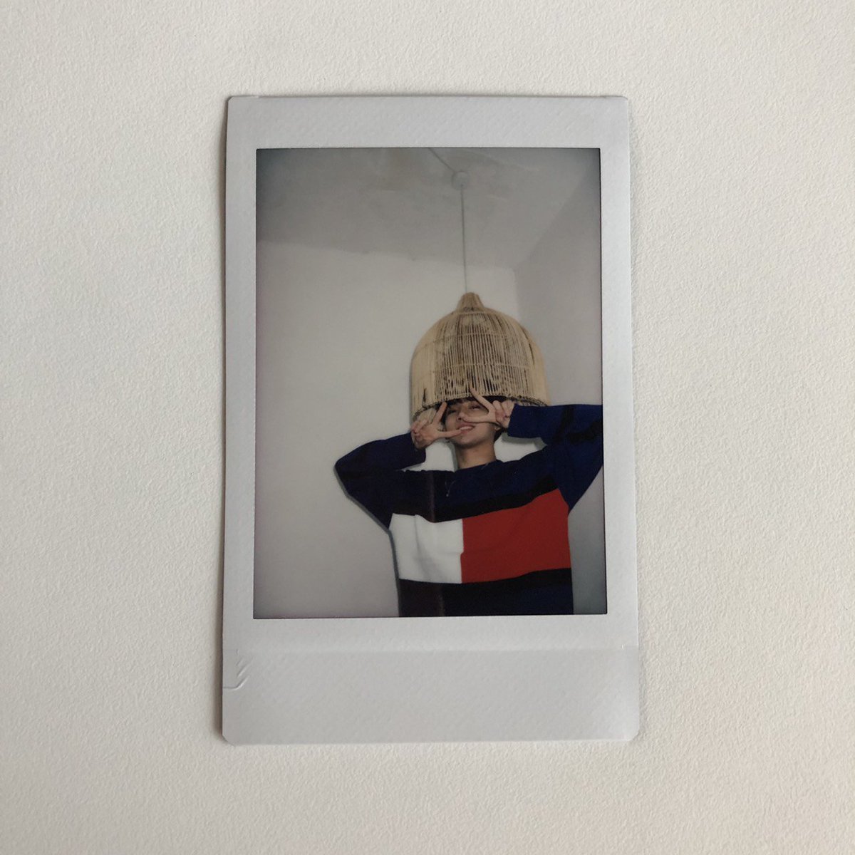 treasure13ro's tweet photo. TREASURE 13 PREVIZUALIZAREA FOTO ‘ÎNCEPUT’ POLAROID CUT

#TREASURE13 #트레저13 #PREVIEW_IMAGE_MOMENT #BEGIN #POLAROID #BEHIND #YG https://t.co/uNtkPkBuJY