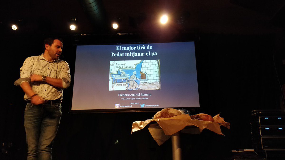 fredericaparisi's tweet photo. Molt, molt agraït a @MarinaLaplana @meritxellsoria i tot l’equip de #pint19LLE per l’edició d’enguany del #pintofscience a Lleida i a @PaPanBread per tirar-me una maneta #gràcies https://t.co/4xYbkUOmYH