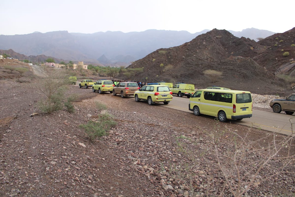 CDAA_OMAN's tweet photo. لا زالت جهود البحث عن العائلة المفقودة في #وادي_بني_خالد مستمرة حتى هذه اللحظة.
حيث أسفرت عن العثور على جثمان أربعة أشخاص في وقت سابق.
وتستمر جهود البحث عن آخر شخصين منهم على إمتداد الوادي وصولاً لمناطق محافظة #جنوب_الشرقية.
#الهيئة_العامة_للدفاع_المدني_والإسعاف https://t.co/lfVR18oLcV