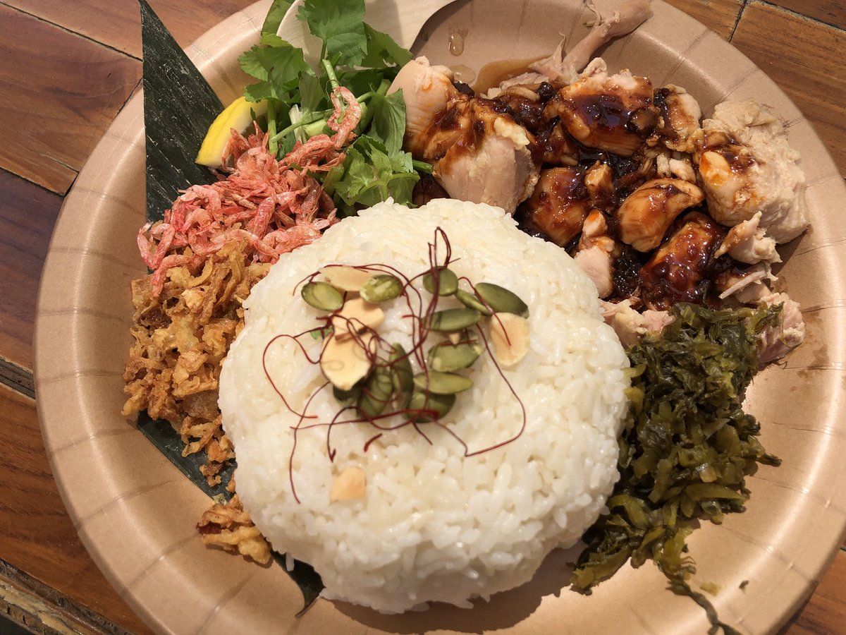 ftnext's tweet image. #mokupy
お昼は外でカオマンガイ
夏を感じるおそとランチでした