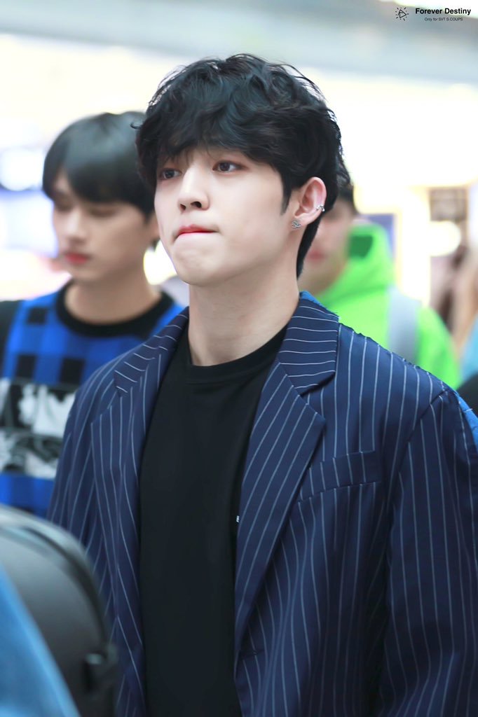 S_COUPS_SAVE's tweet photo. 190331 인천출국
an actual prince charming 💎💎💎💎💎
#세븐틴 #에스쿱스 #SEVENTEEN #SCOUPS  
출처 ( @forever_scoups 님 💕 ) https://t.co/JugcgyDWTZ